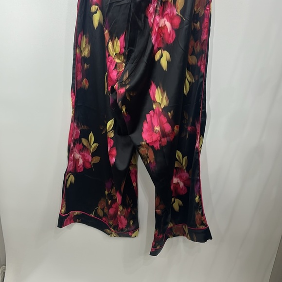 Torrid Wide Leg Streaky Satin high-rise pant black floral size 3 R. NWT. - Picture 5 of 8